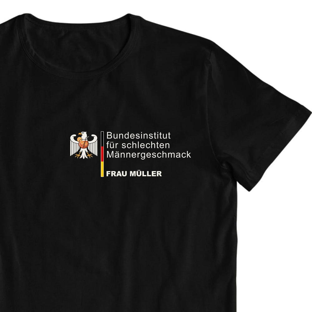 Bundesinstitut für schlechten Männergeschmack - personalisierbar mit Name - T-Shirt, Pullover - Words on Shirts