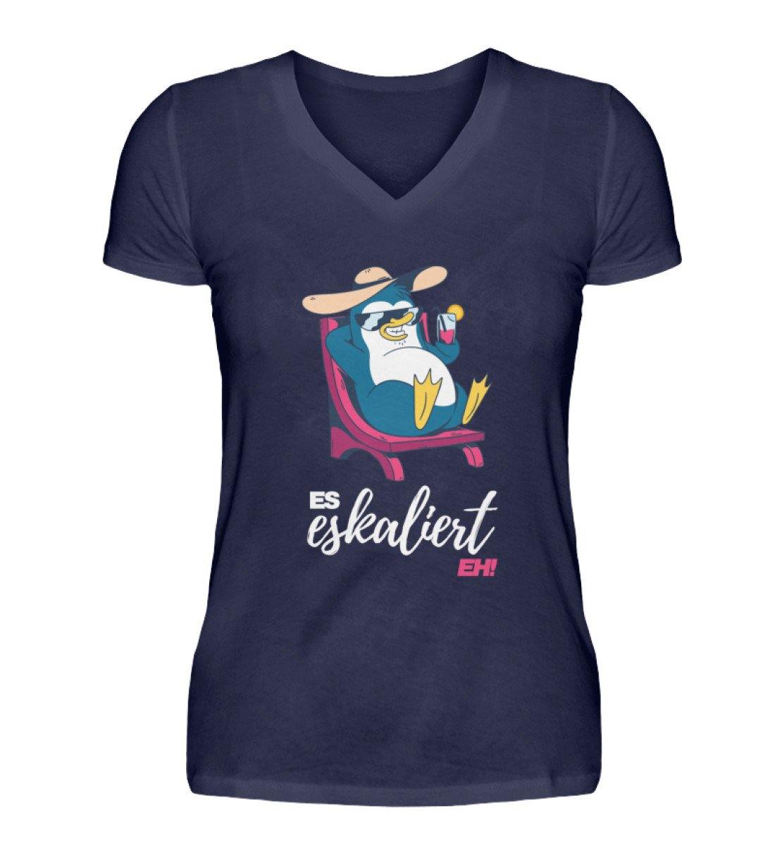 Es eskaliert eh - Pinguin - Words on Shirts  - V-Neck Damenshirt