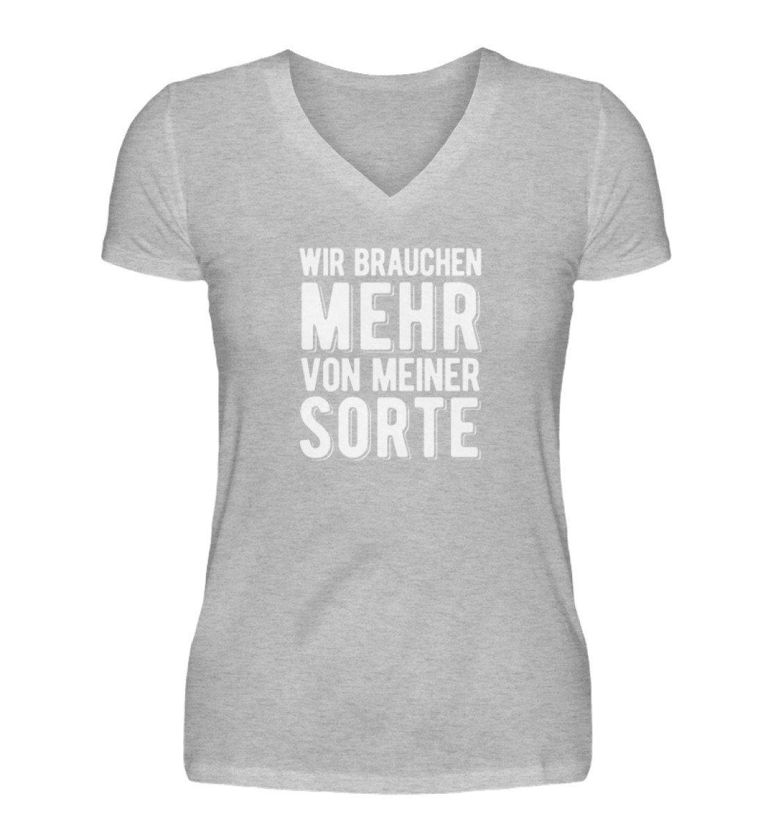 Wir brauchen mehr von meiner Sorte  - V-Neck Damenshirt - Words on Shirts Sag es mit dem Mittelfinger Shirts Hoodies Sweatshirt Taschen Gymsack Spruch Sprüche Statement