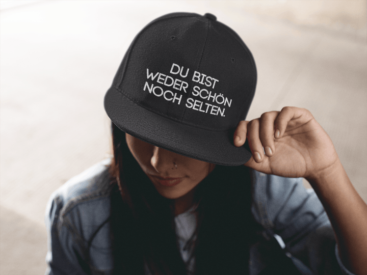 Weder schön noch selten - Snapback  - Kappe - Words on Shirts Sag es mit dem Mittelfinger Shirts Hoodies Sweatshirt Taschen Gymsack Spruch Sprüche Statement